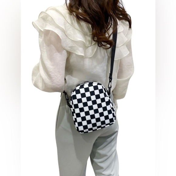 Mini Two Tone Checkered Pattern Square
Bag Lightweight Fashion - Picture 4 of 7